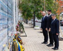 Delegația de la Chișinău a adus un omagiu apărătorilor ucraineni căzuți în război, la Zidul Memoriei din Kiev