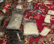 Trei femei și un tânăr – trimiși de procurorii PCCOCS în închisoare pentru contrabandă cu peste 13 kg de opt tipuri de droguri